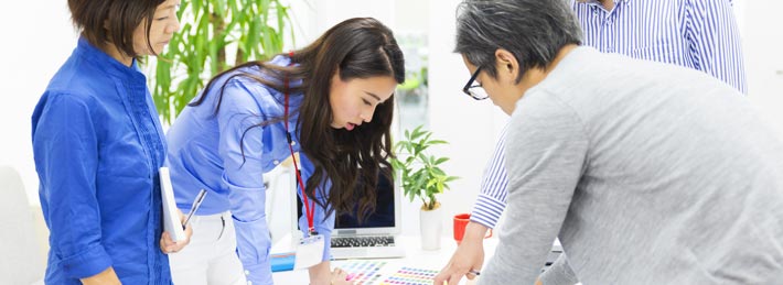 制作会社にロゴデザインを依頼する